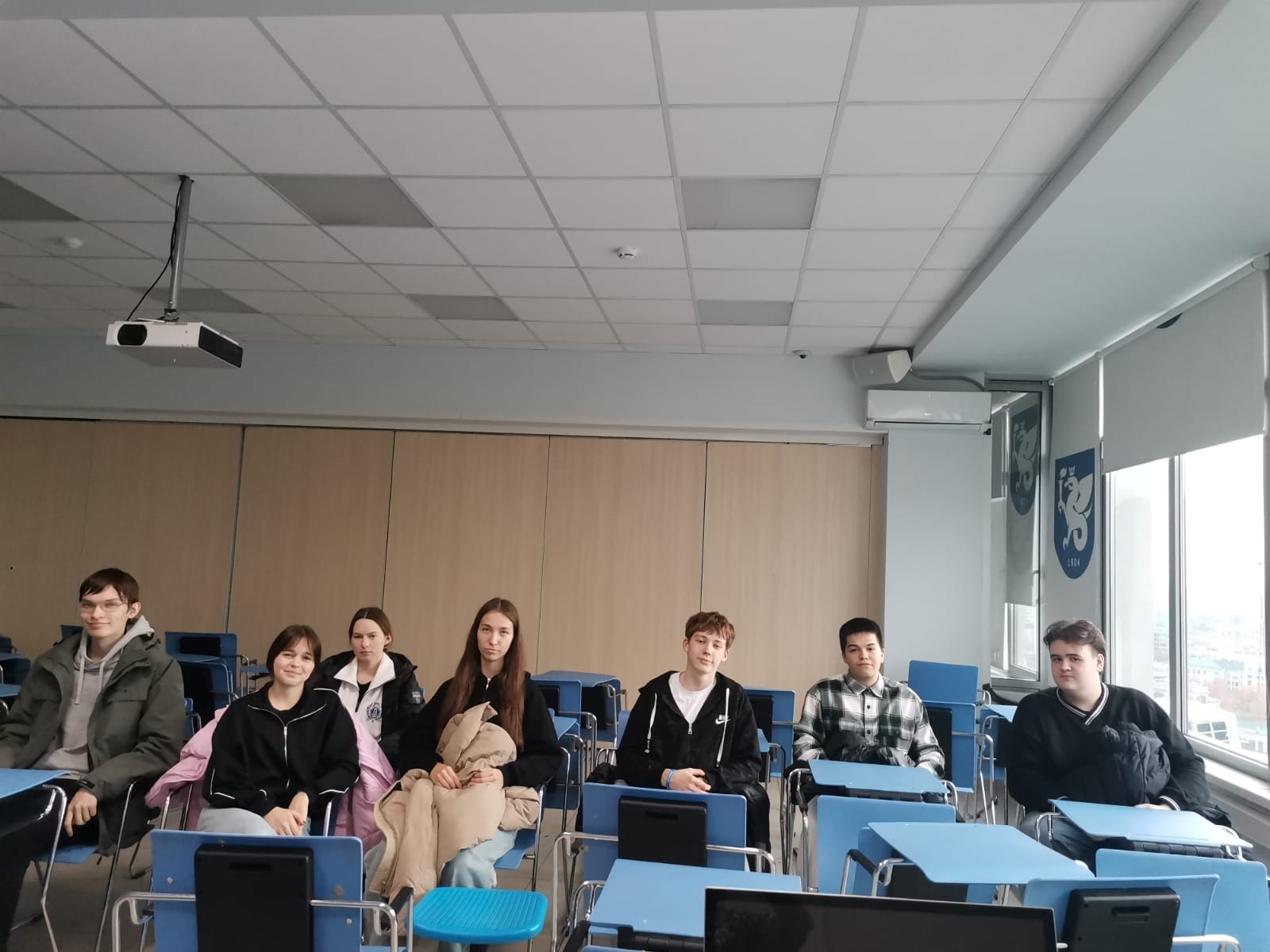 Учащиеся МБОУ СОШ №15 г. Сарапула познакомились с институтом социально-философских наук и массовых коммуникаций Учащиеся МБОУ СОШ №15 г. Сарапула познакомились с институтом социально-философских наук и массовых коммуникаций