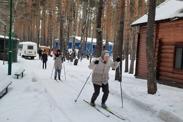 Для студентов отделения филологии и истории провели занятие по лыжной подготовке Для студентов отделения филологии и истории провели занятие по лыжной подготовке