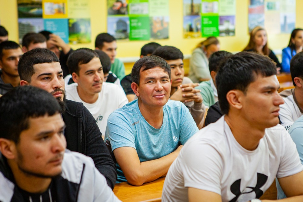 В Елабужском институте КФУ прошла встреча с иностранными студентами В Елабужском институте КФУ прошла встреча с иностранными студентами