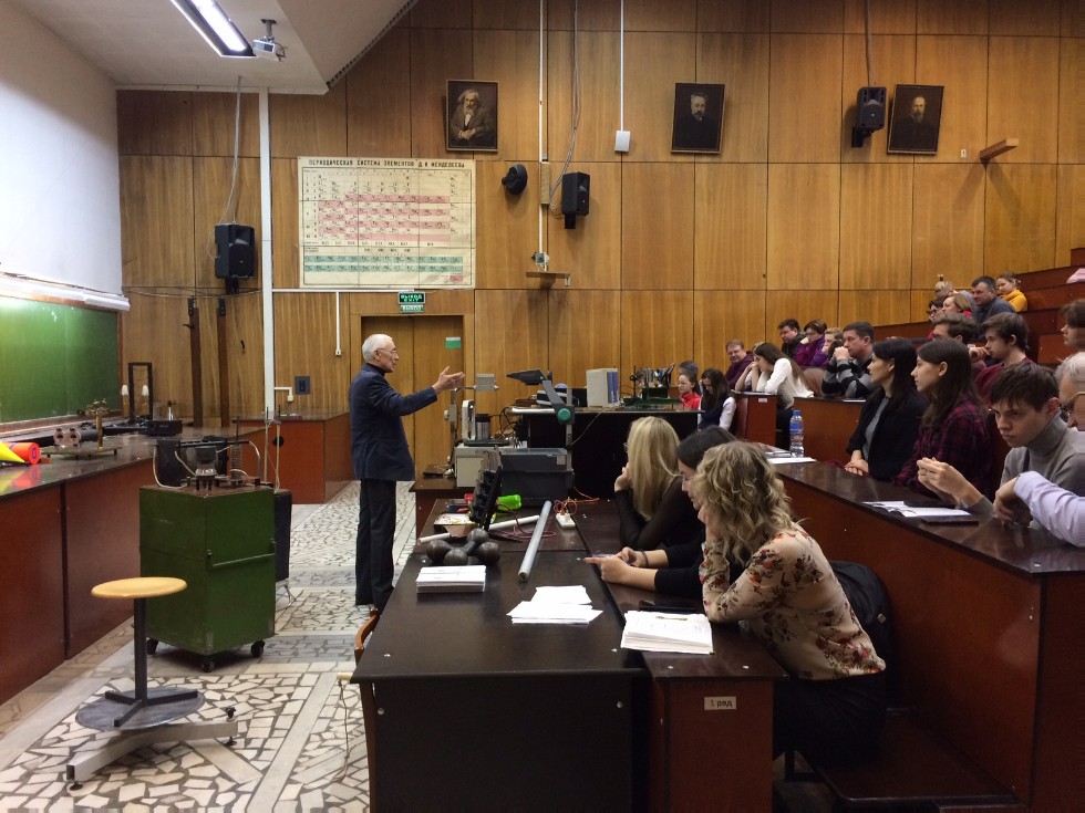 В Институте физики КФУ прошел День открытых дверей В Институте физики КФУ прошел День открытых дверей