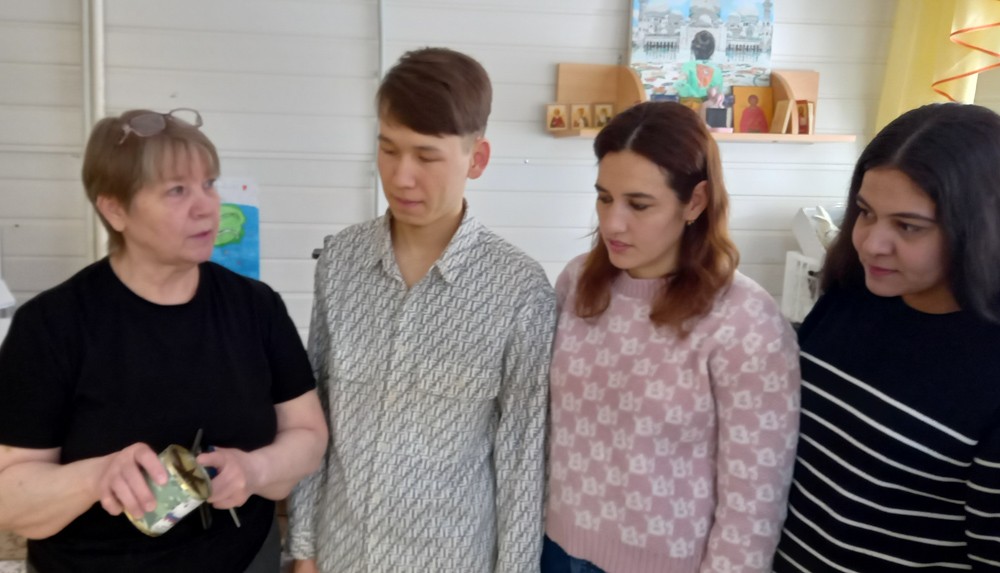 Кураторский час с группой е3413: Плетение маскировочных сетей для СВО Кураторский час с группой е3413: Плетение маскировочных сетей для СВО