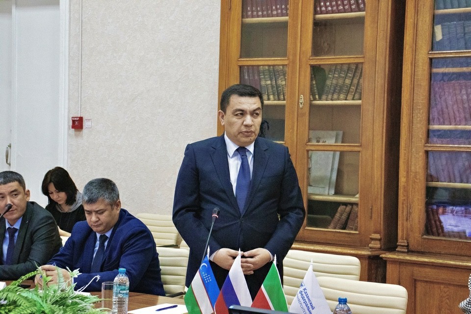 В Елабужском институте КФУ с рабочим визитом побывал Консул Республики Узбекистан в городе Казани В Елабужском институте КФУ с рабочим визитом побывал Консул Республики Узбекистан в городе Казани