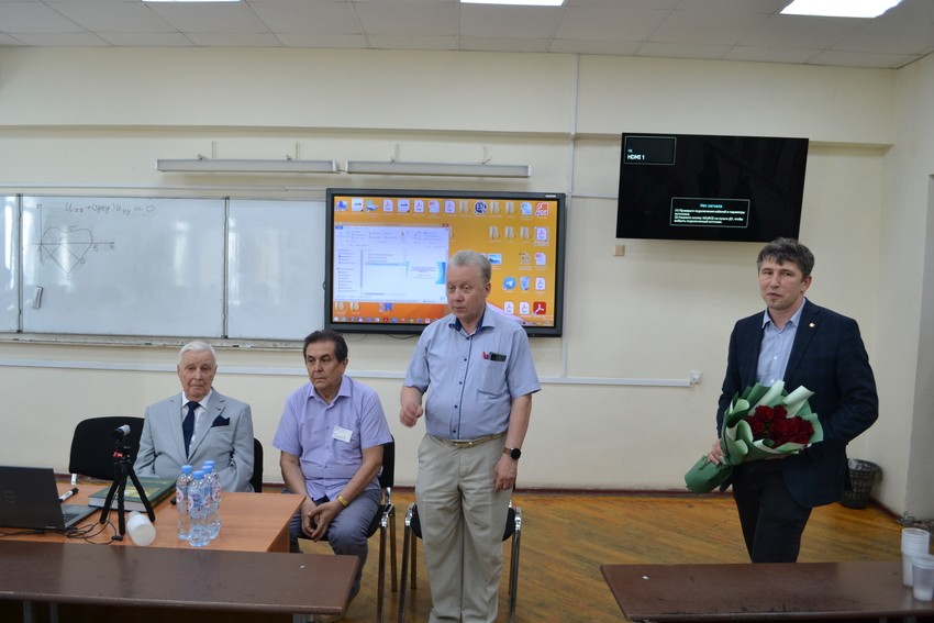 Преподаватель Елабужского института КФУ принял участие на международной конференции 'Дифференциальные уравнения и их приложения' Преподаватель Елабужского института КФУ принял участие на международной конференции 'Дифференциальные уравнения и их приложения'