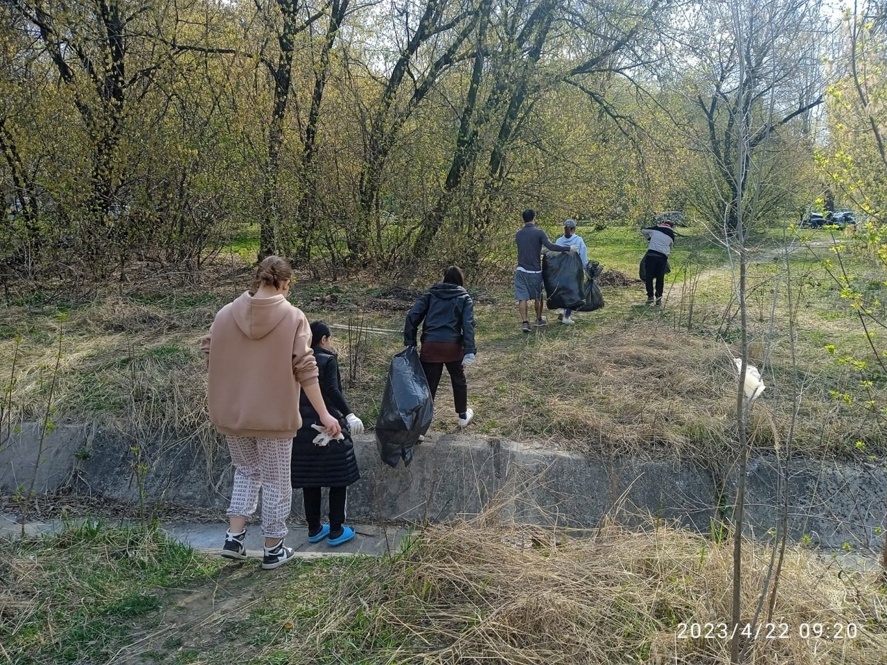 22 апреля прошел масштабный субботник в общежитиях Студенческого городка 22 апреля прошел масштабный субботник в общежитиях Студенческого городка