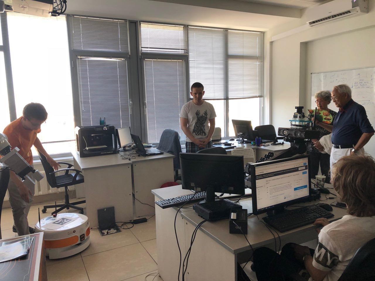 Professor of the University of California, Berkeley, visited the Laboratory of intelligent robotic systems Professor of the University of California, Berkeley, visited the Laboratory of intelligent robotic systems