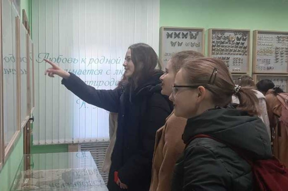 Студенты отделения иностранных языков познакомились с Зоологическим музеем Студенты отделения иностранных языков познакомились с Зоологическим музеем