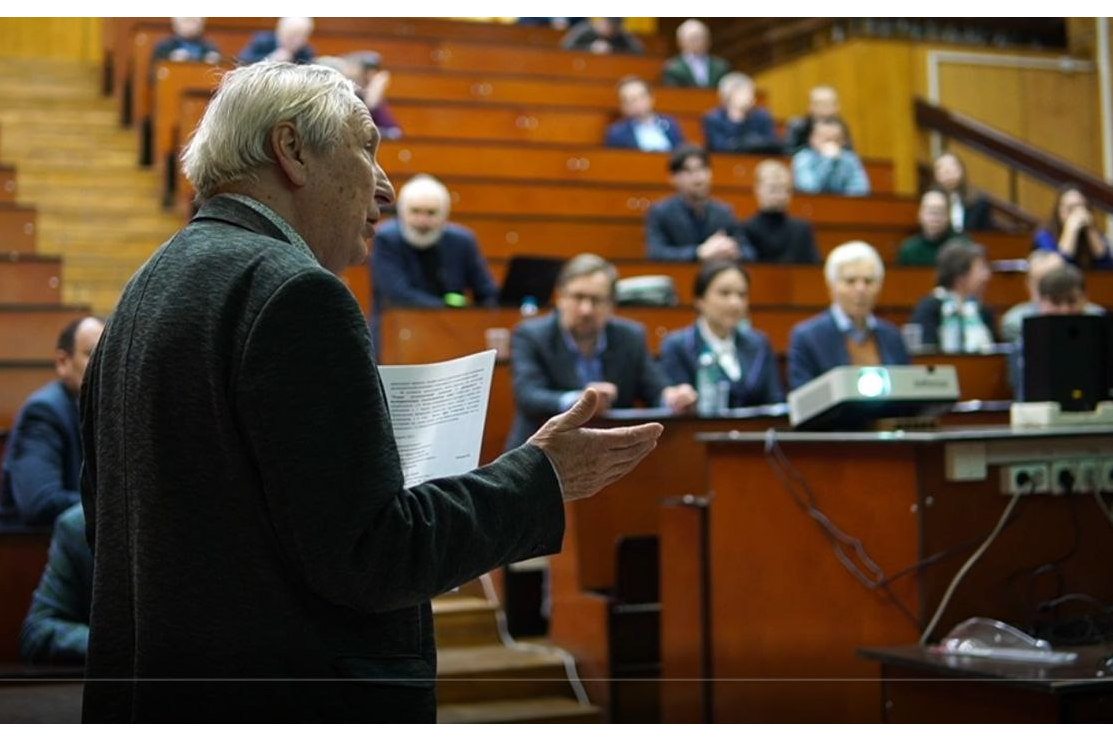 Поздравляем доцента кафедры теоретической физики Хамзина Айрата Альбертовича с успешной защитой докторской диссертации! Поздравляем доцента кафедры теоретической физики Хамзина Айрата Альбертовича с успешной защитой докторской диссертации!