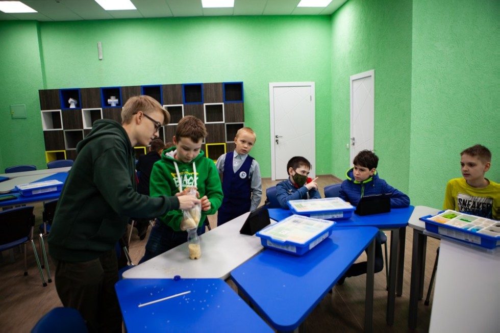 ����������