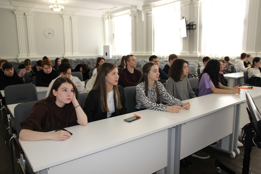 На элективном курсе 'Основы педагогики' обучающиеся психолого-педагогических классов Елабужского муниципального района Республики Татарстан определяют вектор профессионального развития педагога будущего На элективном курсе 'Основы педагогики' обучающиеся психолого-педагогических классов Елабужского муниципального района Республики Татарстан определяют вектор профессионального развития педагога будущего