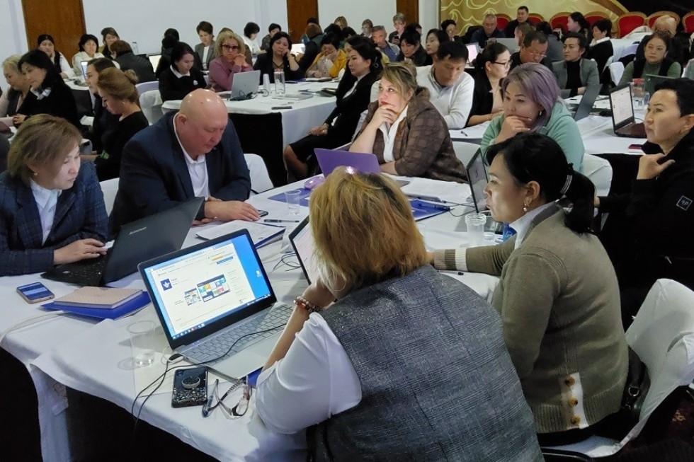 Более ста директоров школ Киргизской Республики прошли обучение Более ста директоров школ Киргизской Республики прошли обучение