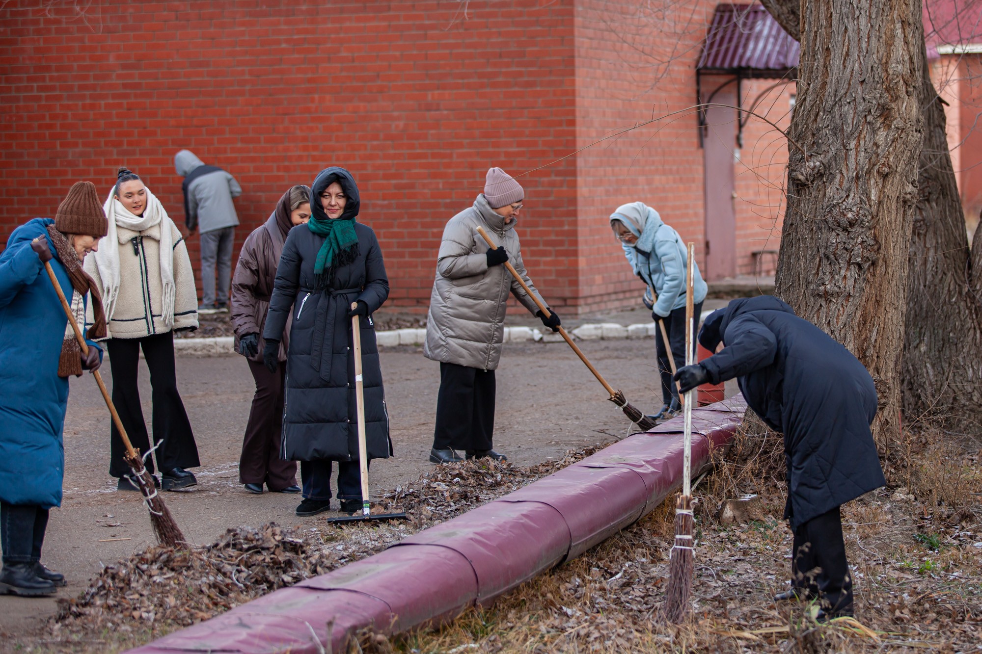 Сотрудники и студенты Елабужского института КФУ провели средник Сотрудники и студенты Елабужского института КФУ провели средник