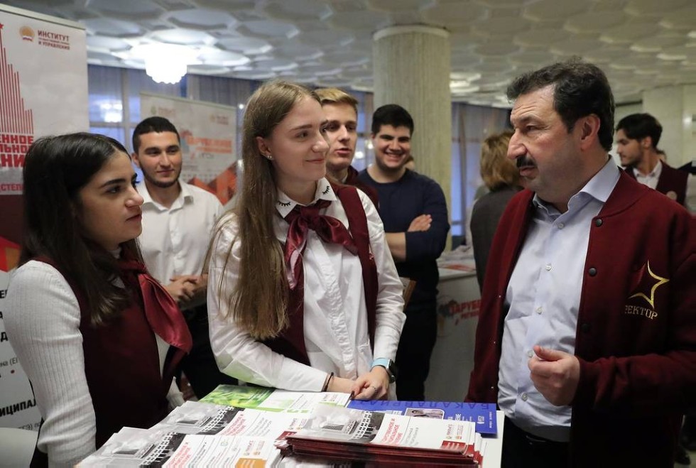 Владимир Мау: между экономикой и историей Владимир Мау: между экономикой и историей
