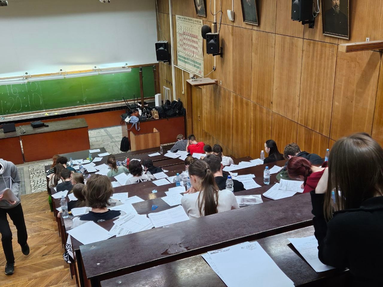 В Институте физики КФУ прошла бесплатная проверка готовности к ОГЭ и ЕГЭ по математике В Институте физики КФУ прошла бесплатная проверка готовности к ОГЭ и ЕГЭ по математике