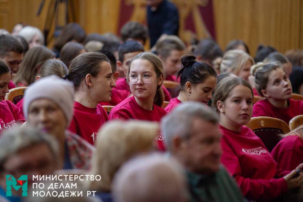 День народного единства ? это не просто дата в календаре, это символ сплоченности и взаимопонимания между различными народами, населяющими нашу страну. День народного единства ? это не просто дата в календаре, это символ сплоченности и взаимопонимания между различными народами, населяющими нашу страну.