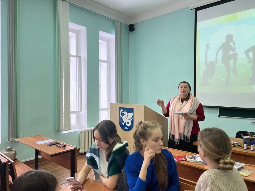 Преподаватели Елабужского института КФУ продолжают работу со школьниками психолого-педагогических классов г. Елабуги Преподаватели Елабужского института КФУ продолжают работу со школьниками психолого-педагогических классов г. Елабуги