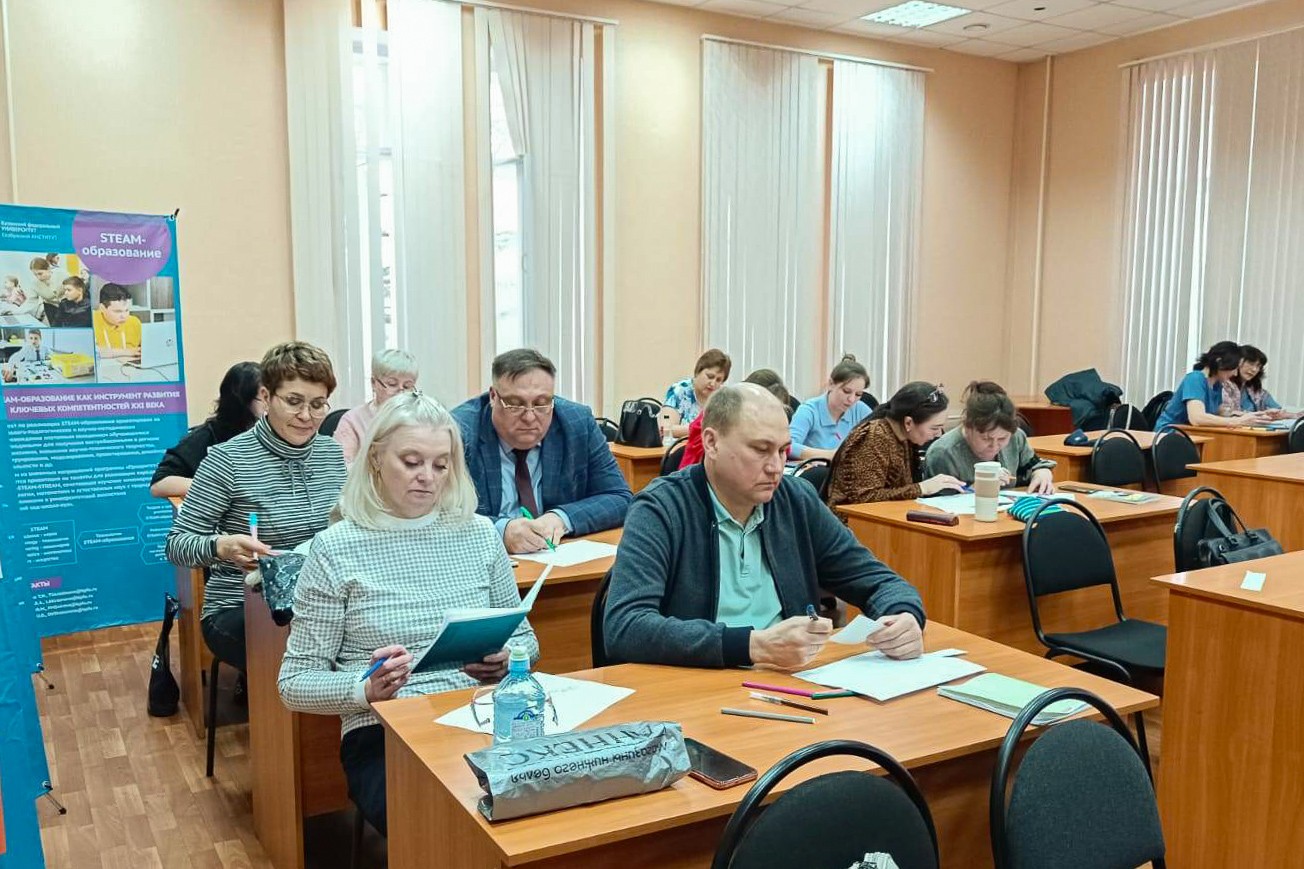 В Елабужском институте КФУ закончились курсы повышения квалификации для учителей по программе 'Формирующее оценивание учебных достижений обучающихся на уроке по ФГОС: методы и инструменты' (куратор канд. пед. наук, доцент Бочкарева Т.Н.). В Елабужском институте КФУ закончились курсы повышения квалификации для учителей по программе 'Формирующее оценивание учебных достижений обучающихся на уроке по ФГОС: методы и инструменты' (куратор канд. пед. наук, доцент Бочкарева Т.Н.).