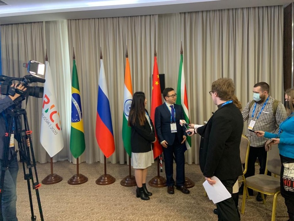 Лингвисты на Молодежном Саммите Лингвисты на Молодежном Саммите