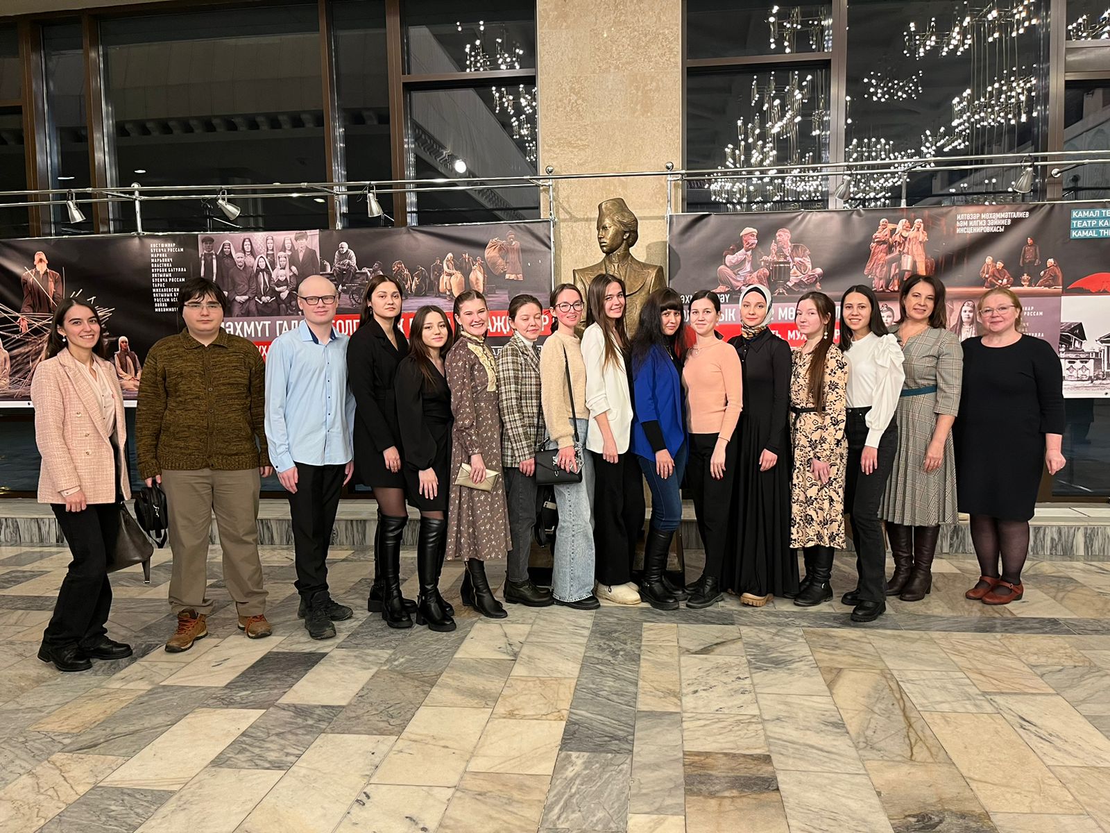 КФУ студентлары 'Шәрык клубы'нда А.Әхмәтгалиеваның 'Капка' хикәясе һәм инсценировкасы хакында фикер алышуда катнаштылар КФУ студентлары 'Шәрык клубы'нда А.Әхмәтгалиеваның 'Капка' хикәясе һәм инсценировкасы хакында фикер алышуда катнаштылар