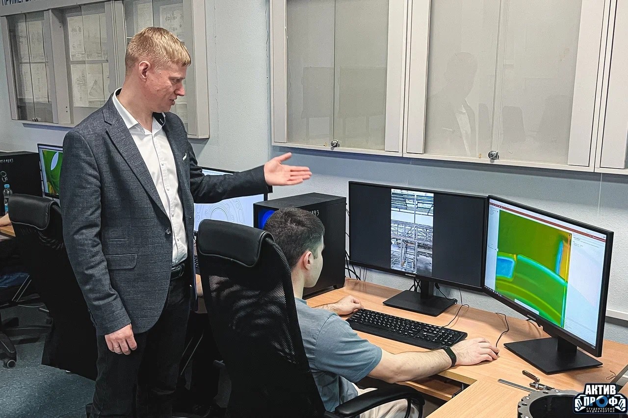 Инженеры со студенческой скамьи Инженеры со студенческой скамьи