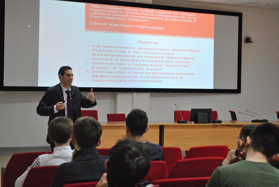 ������������� ������ ������ �� '�����' �����, ����-����������� � ��������� SWOT-�������