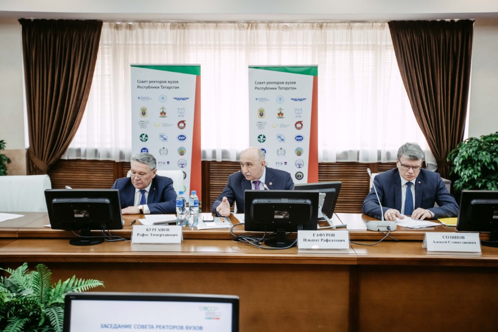 Council of Rectors of Tatarstan discusses COVID-19 prevention and distance learning