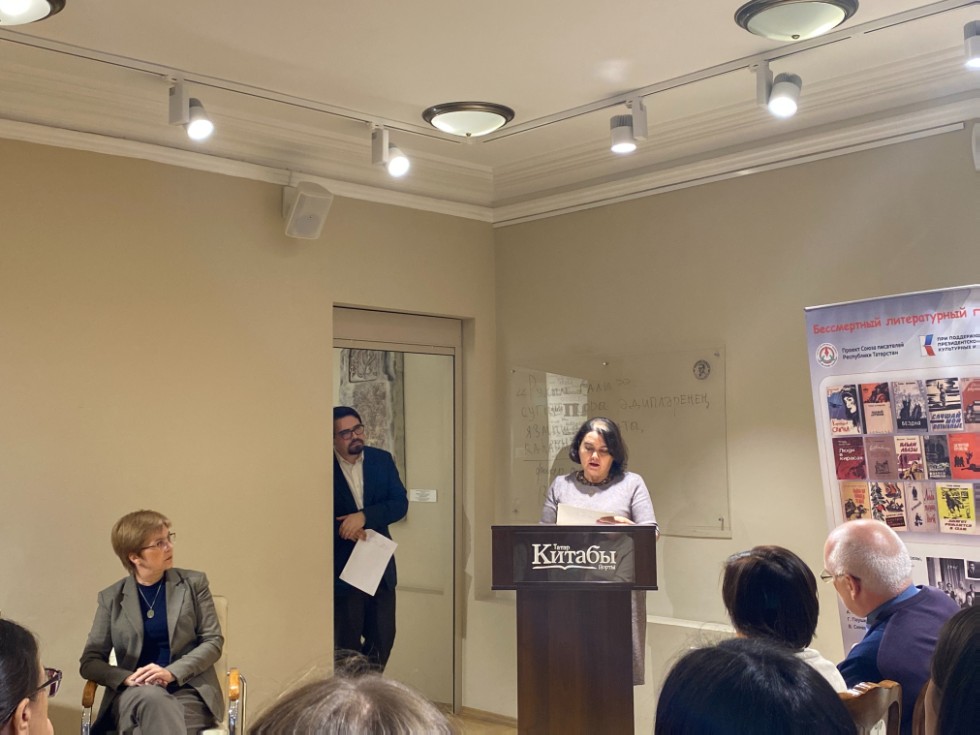 'Әдәбият, кыюлык, иҗат': студентларыбыз сугыш чоры әдипләренә багышланган фикер алышуда катнаштылар 'Әдәбият, кыюлык, иҗат': студентларыбыз сугыш чоры әдипләренә багышланган фикер алышуда катнаштылар