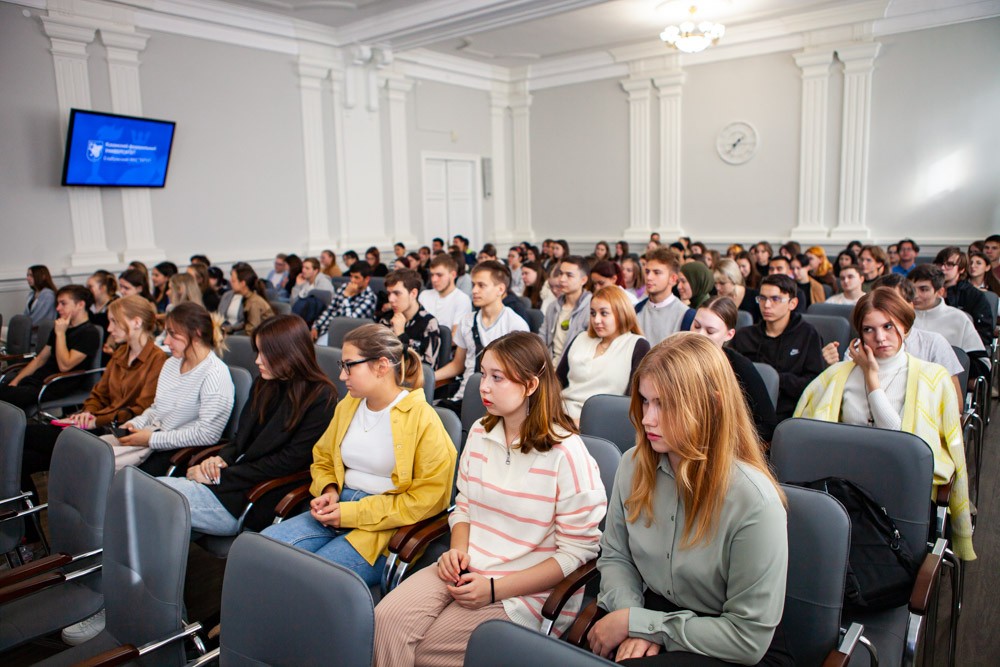 В Елабужском институте КФУ прошла встреча директора Елены Мерзон с первокурсниками отделений В Елабужском институте КФУ прошла встреча директора Елены Мерзон с первокурсниками отделений