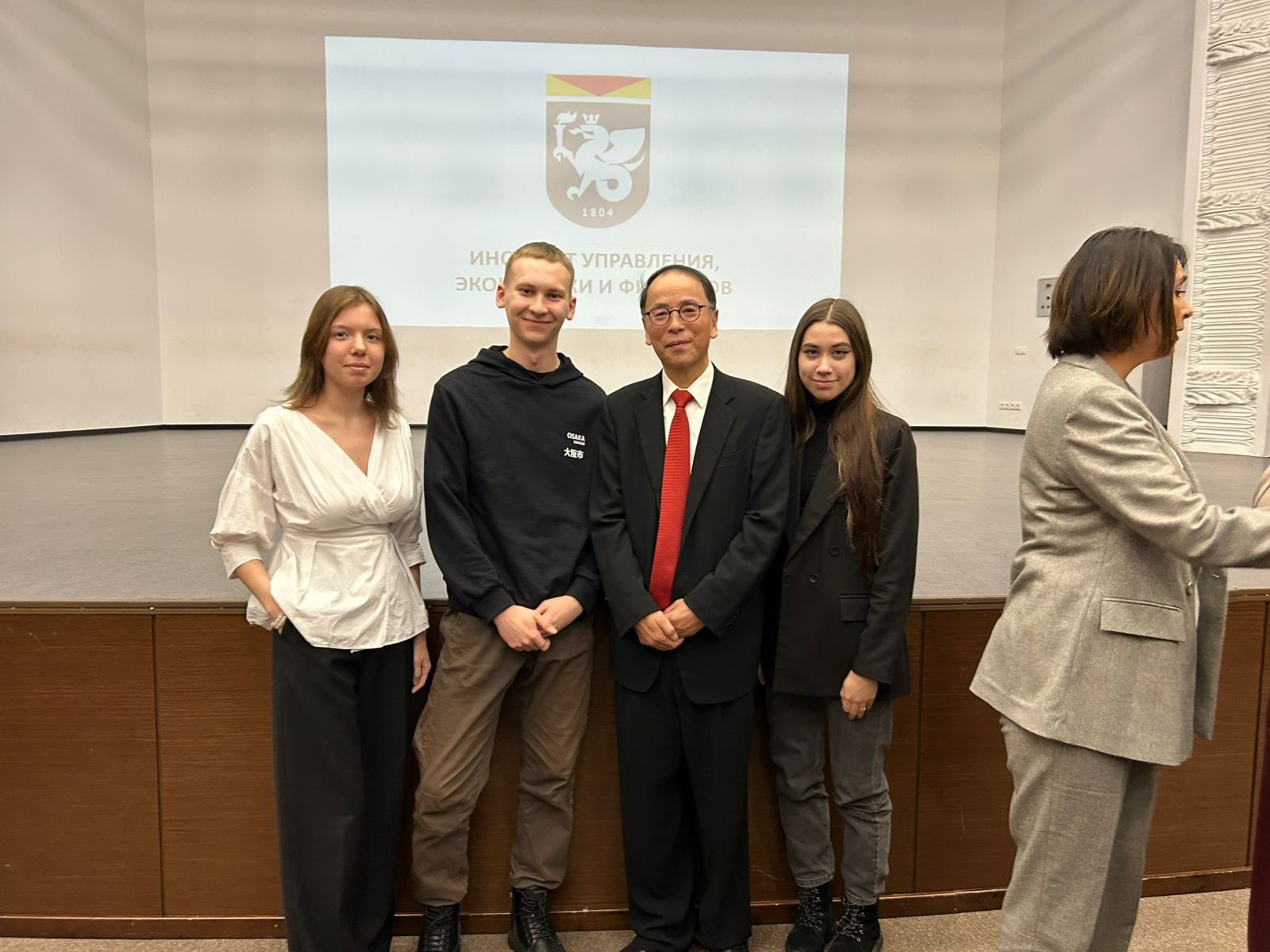 Состоялась встреча студентов с доктором экономических наук Массачусетского технологического института Состоялась встреча студентов с доктором экономических наук Массачусетского технологического института