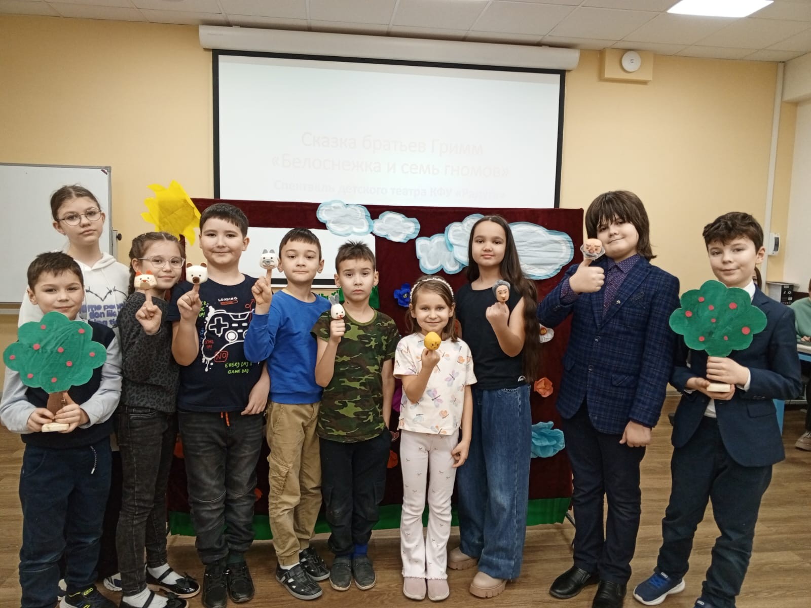 Необычная репетиция спектакля детского театра 'Радуга' Необычная репетиция спектакля детского театра 'Радуга'