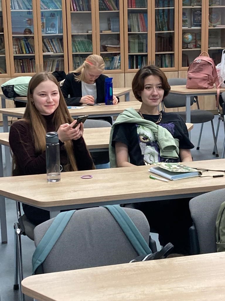 Студенты-регионоведы обсудили развитие Сахалина Студенты-регионоведы обсудили развитие Сахалина