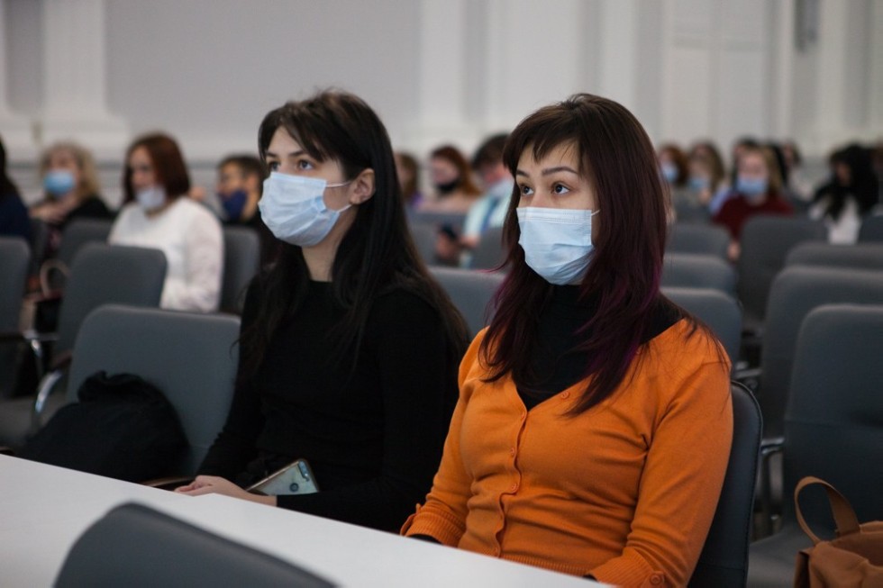 В Елабужском институте начала работу Международная научно-практическая конференция 'Литературная педагогика и ее роль в развитии эмоциональной грамотности' В Елабужском институте начала работу Международная научно-практическая конференция 'Литературная педагогика и ее роль в развитии эмоциональной грамотности'