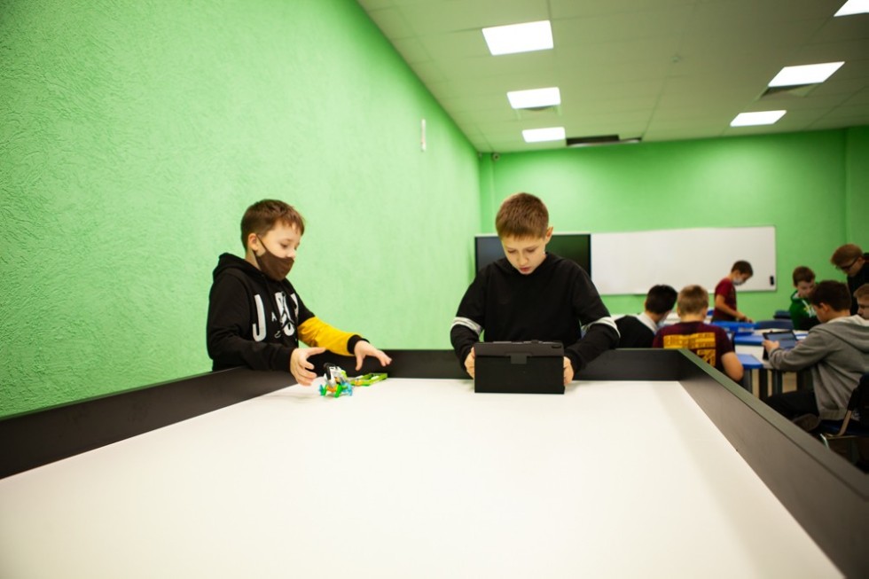 ����������