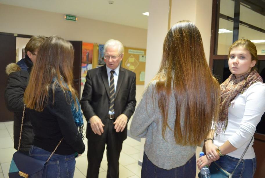 Абитуриенты просят встреч Абитуриенты просят встреч