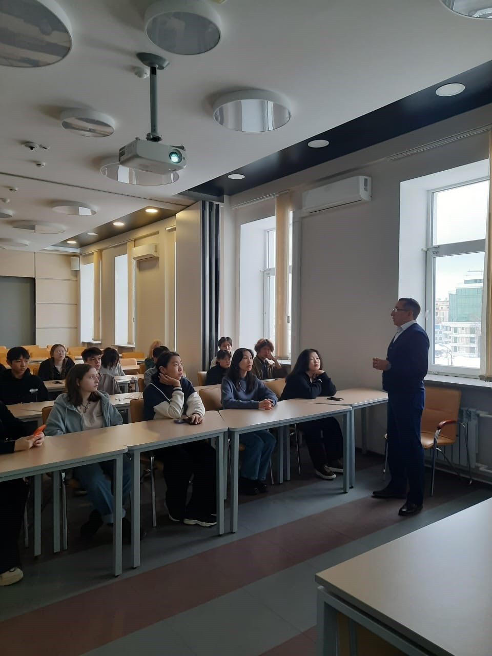 12 ������ � ���� ��� ������ ��������� ���������� �� �. ������ ��� 9, 10 � 11 �������.