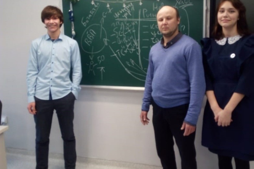 Кафедра экономики и менеджмента продолжает занятия с учениками 'Университетской' школы Кафедра экономики и менеджмента продолжает занятия с учениками 'Университетской' школы