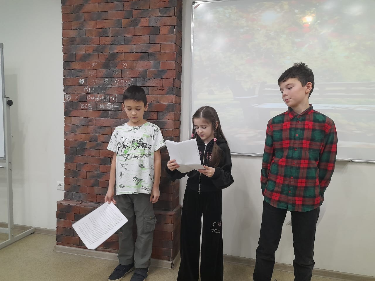 В детском театре КФУ 'Радуга' одновременно идут репетиции пяти детских спектаклей В детском театре КФУ 'Радуга' одновременно идут репетиции пяти детских спектаклей