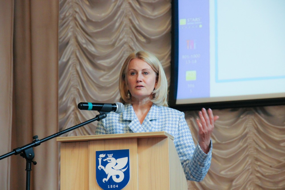 Директор Елабужского института Елена Мерзон встретилась с первокурсниками Директор Елабужского института Елена Мерзон встретилась с первокурсниками