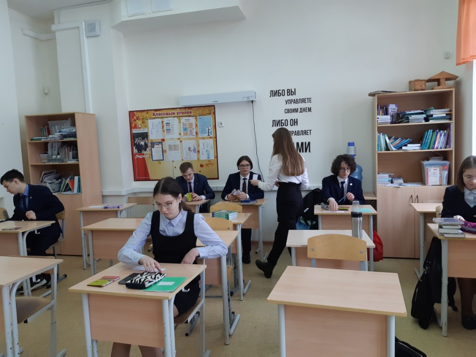 Профориентация 2022: преподаватели и студенты кафедры русского языка и методики его преподавания провели встречи со школьниками