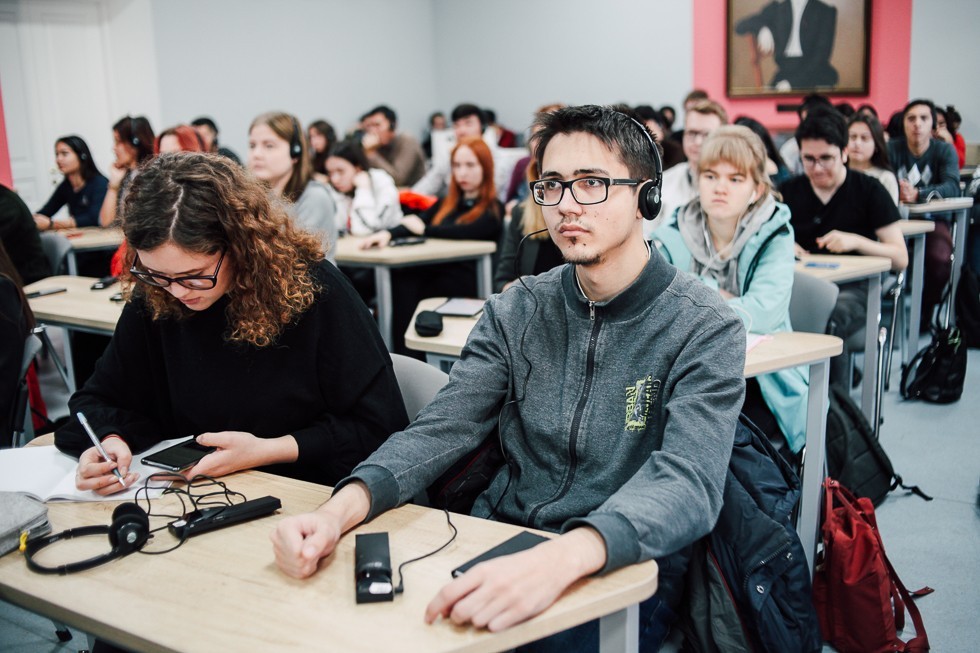 Открытая лекция профессора Робина Лейна Фокса из Оксфорда была прочитана студентам Института международных отношений КФУ Открытая лекция профессора Робина Лейна Фокса из Оксфорда была прочитана студентам Института международных отношений КФУ