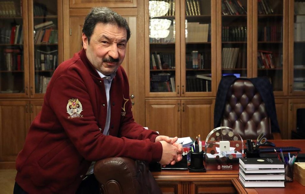 Владимир Мау: между экономикой и историей Владимир Мау: между экономикой и историей