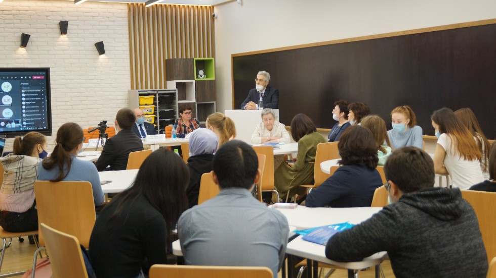 �������� ������������� ������-������������ �����������, ����������� 100-����� �� ��� �������� ��������� ��� ���������