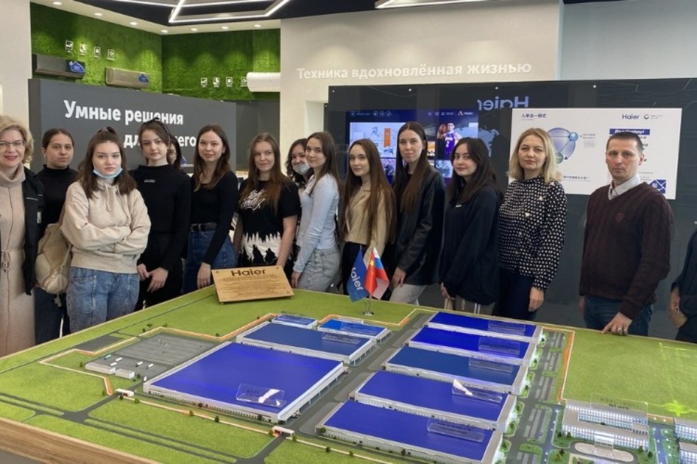 Студенты отделения иностранных языков посетили Хайер Индастри РУС Студенты отделения иностранных языков посетили Хайер Индастри РУС