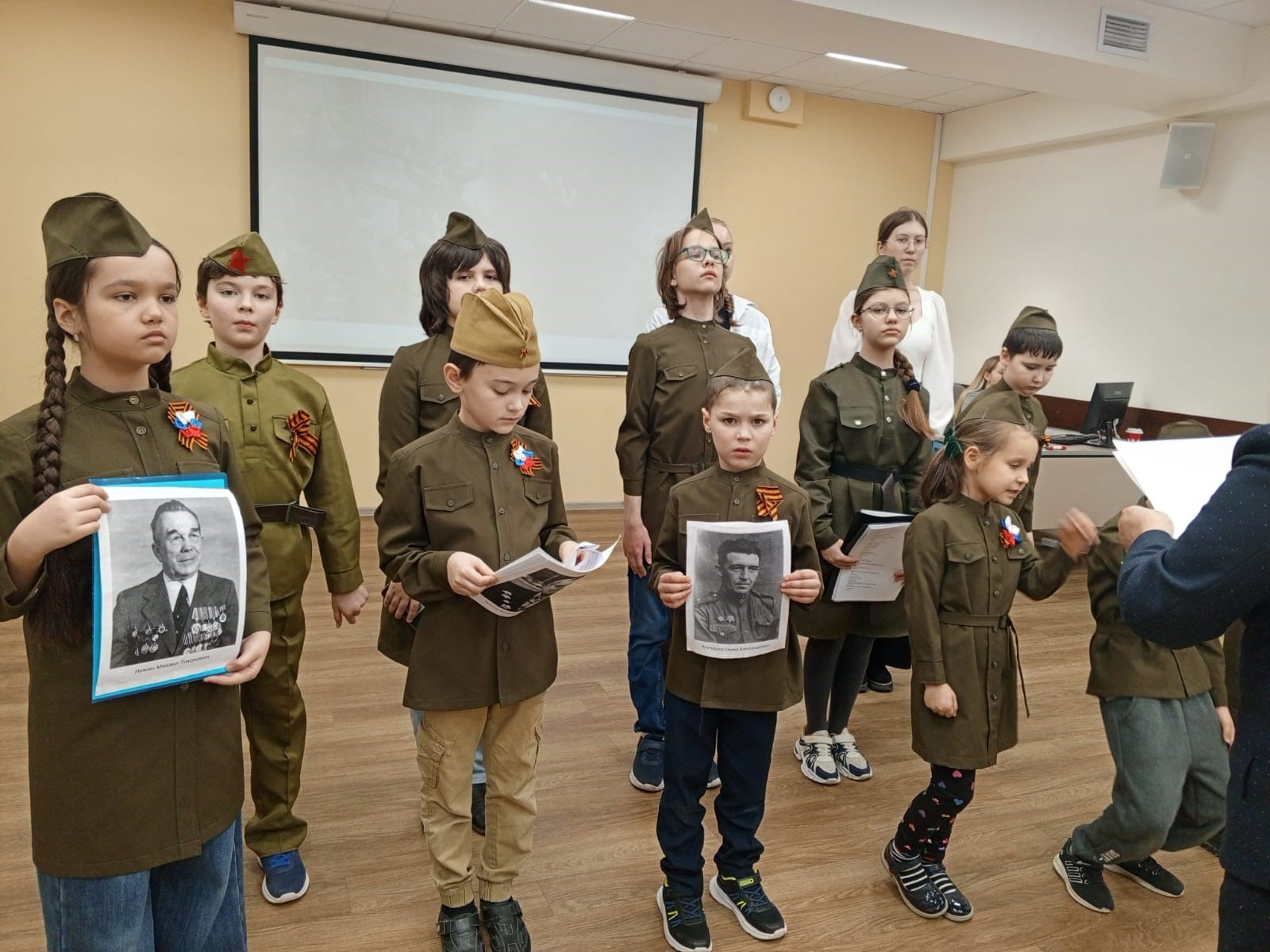 Репетиция спектакля о Великой Отечественной войне детского театра КФУ 'Радуга' Репетиция спектакля о Великой Отечественной войне детского театра КФУ 'Радуга'