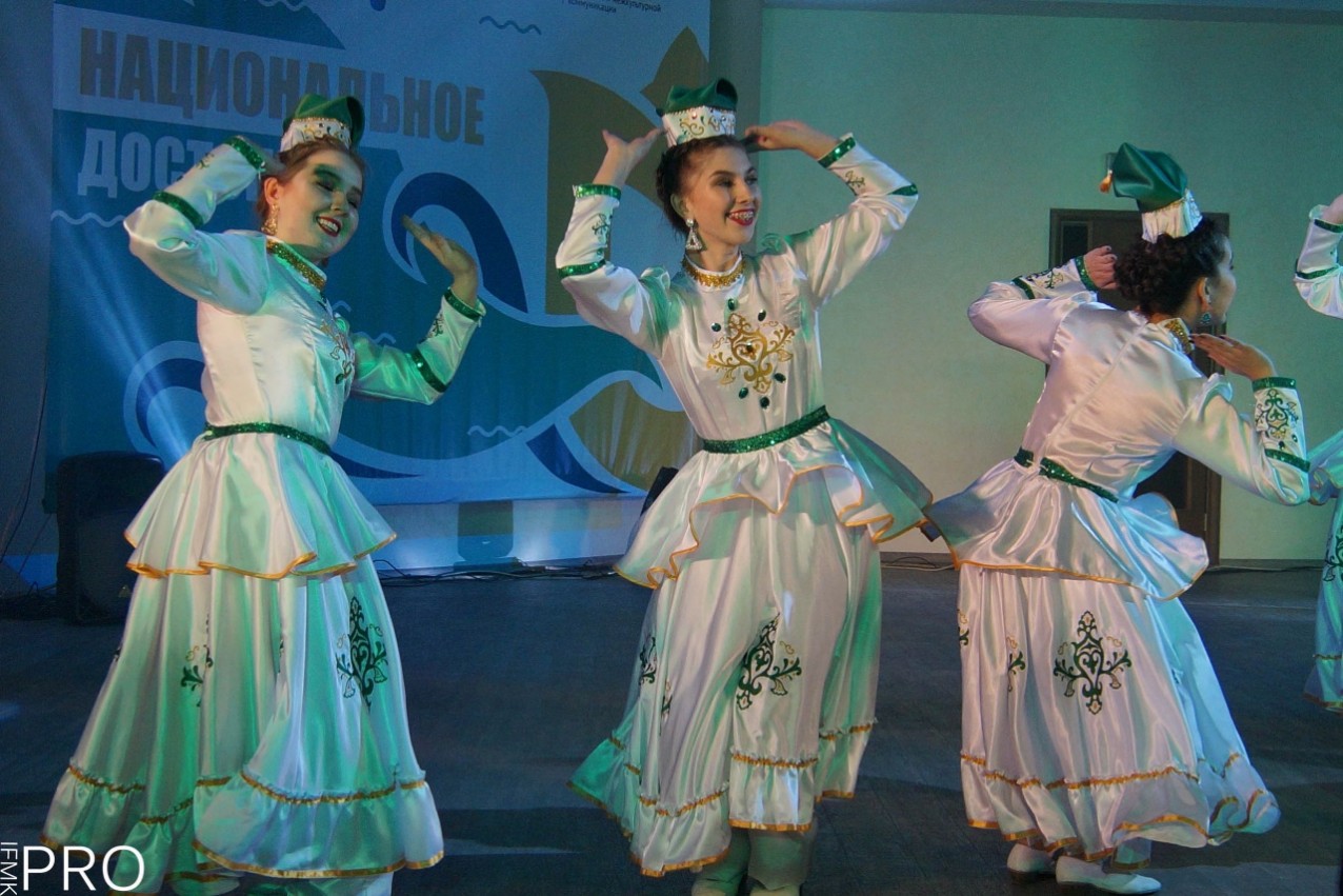 Танцевальный коллектив 'Яшьлек' Танцевальный коллектив 'Яшьлек'