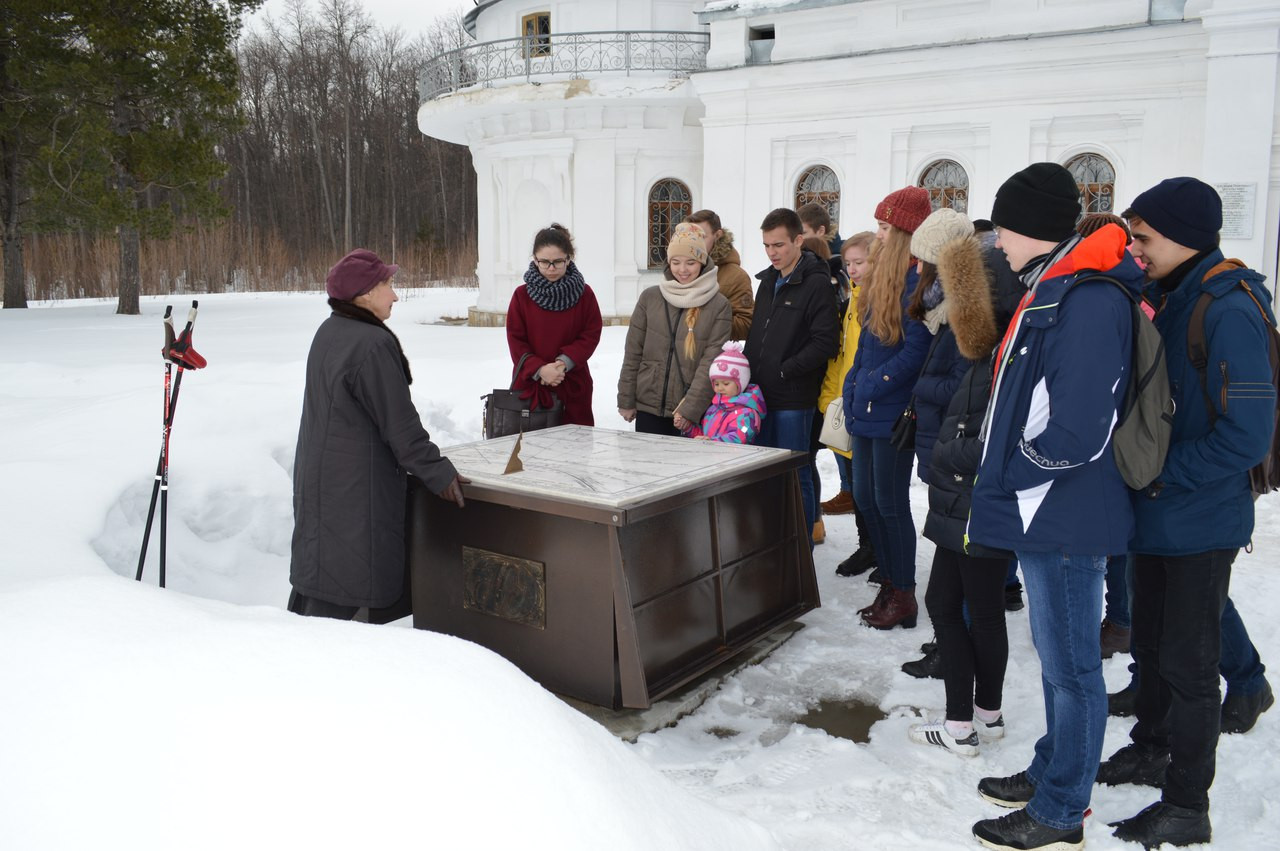 Экскурсия студентов первого курса Инженерного института в Астрономическую обсерваторию КФУ им. В. П. Энгельгардта и Планетарий Экскурсия студентов первого курса Инженерного института в Астрономическую обсерваторию КФУ им. В. П. Энгельгардта и Планетарий