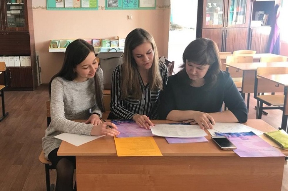 Преподаватель и студенты факультета иностранных языков приняли участие в работе ежегодной конференции школьников 'Елабужский Парнас' Преподаватель и студенты факультета иностранных языков приняли участие в работе ежегодной конференции школьников 'Елабужский Парнас'