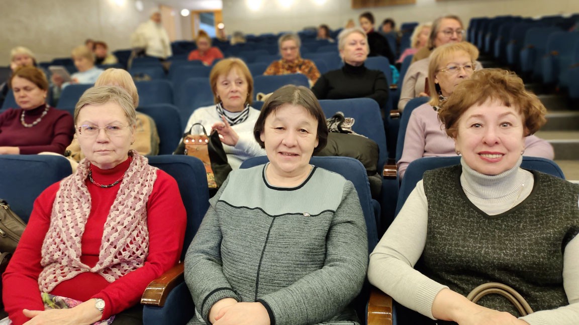 Студенты серебряного возраста продолжают знакомство с историей Казани Студенты серебряного возраста продолжают знакомство с историей Казани