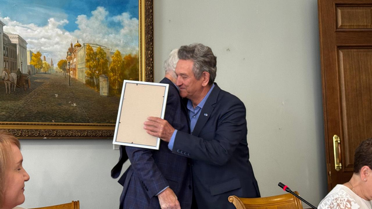 Ильдус Сафин награжден знаком Ильдус Сафин награжден знаком