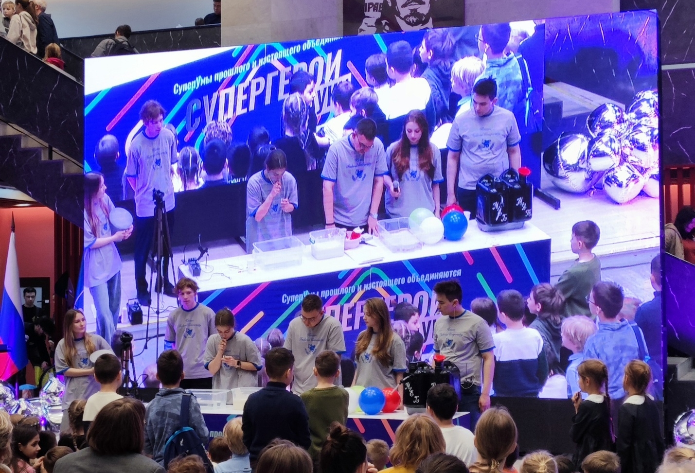 Студенты отделения механики ? организаторы проекта 'PROнаука в КФУ' Студенты отделения механики ? организаторы проекта 'PROнаука в КФУ'