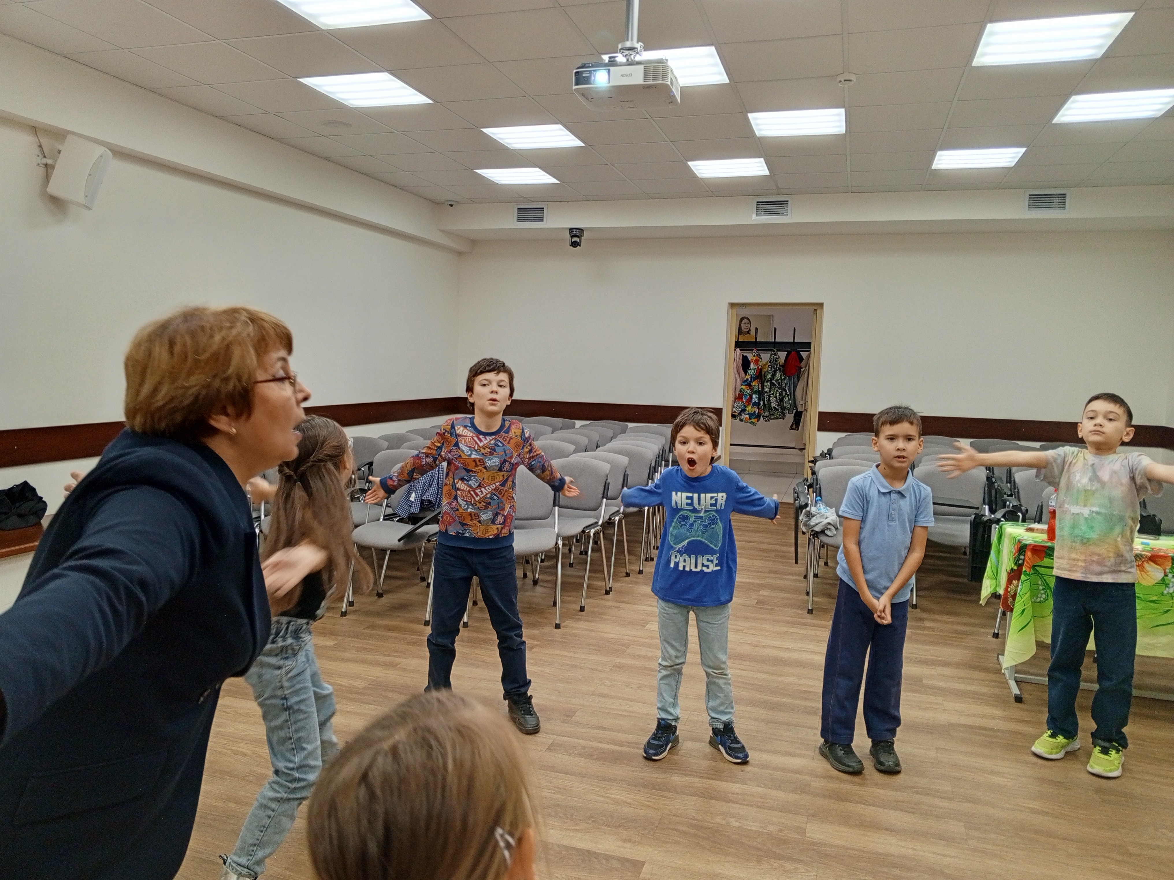 Занятия в детском театре КФУ 'Радуга' продолжаются Занятия в детском театре КФУ 'Радуга' продолжаются